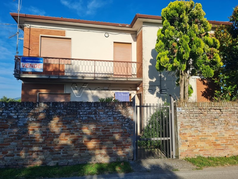 Appartamento in Vendita a Noventa Vicentina, 70'000&euro;, 135 m², arredato, con Box