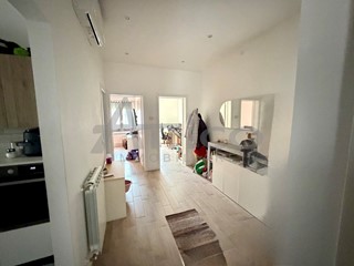 Appartamento in Vendita a Rovigo, zona CittÃ, 105'000&euro;, 90 m², con Box