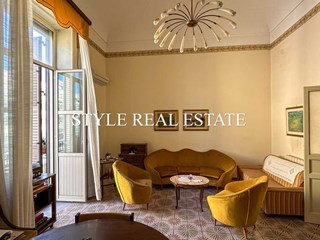 Appartamento in Vendita a Siracusa, zona Umbertina, 223'000&euro;, 147 m²