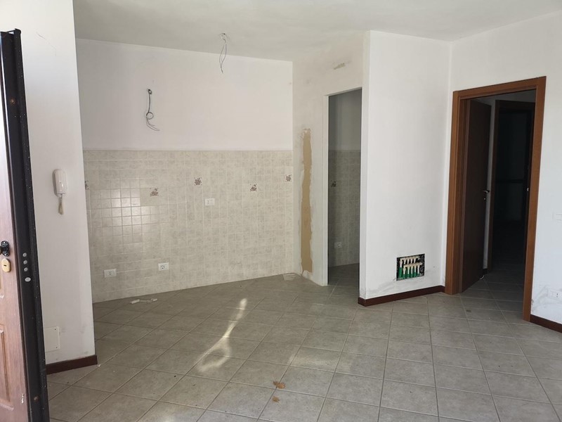 Trilocale in Vendita a Santa Maria a Monte, zona Montecalvoli Alto, 119'000&euro;, 62 m², con Box