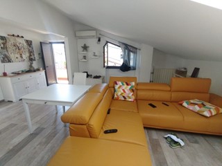Quadrilocale in Vendita a Massa, zona Romagnano, 240'000&euro;, 85 m², arredato