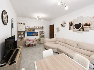 Appartamento in Vendita a Santo Stefano di Magra, 229'000&euro;, 91 m², arredato, con Box