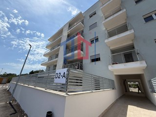 Trilocale in Vendita a Pomezia, 189'000&euro;, 80 m²