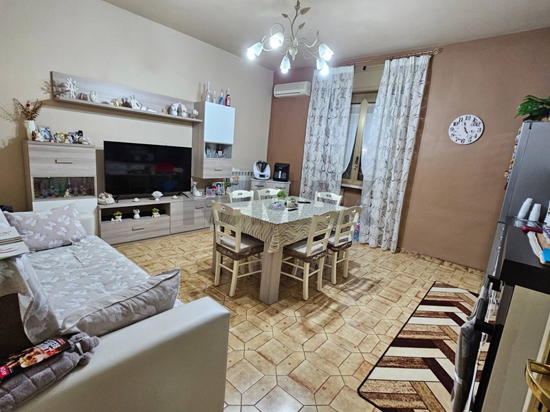 Trilocale in Vendita a Napoli, 139'000&euro;, 100 m²