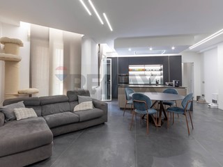 Appartamento in Vendita a Siracusa, 200'000&euro;, 155 m²