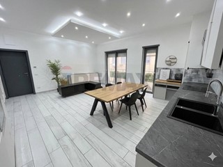 Quadrilocale in Affitto a Napoli, 1'100&euro;, 95 m²