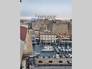Quadrilocale in Affitto a Napoli, 2'200&euro;, 94 m²