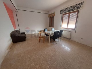 Appartamento in Vendita a Santi Cosma e Damiano, 65'000&euro;, 139 m²