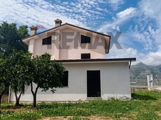 Trilocale in Vendita a Formia, 150'000&euro;, 80 m²