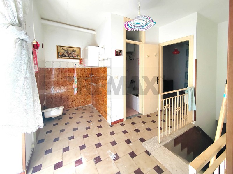 Quadrilocale in Vendita a Minturno, 48'000&euro;, 67 m²