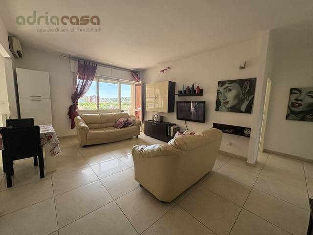 Trilocale in Affitto a Riccione, 3'000&euro;, 80 m²