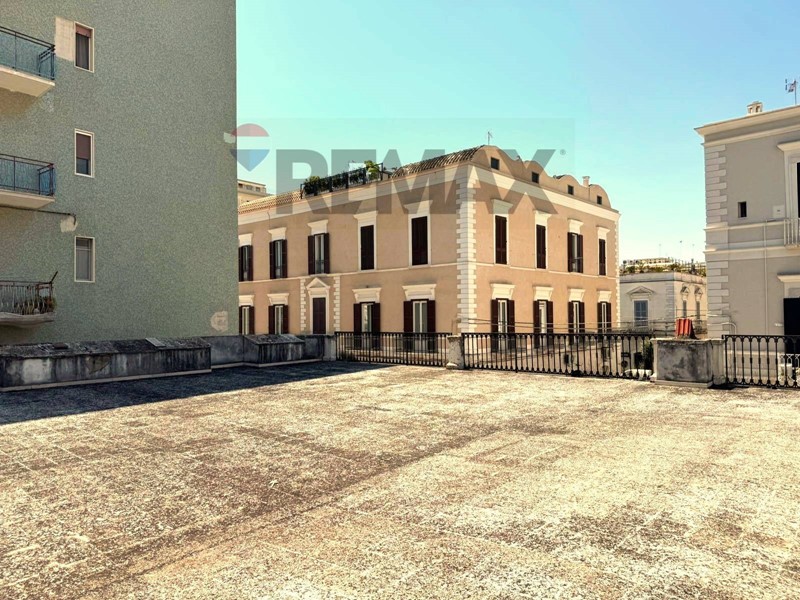Quadrilocale in Vendita a Trani, 200'000&euro;, 195 m²