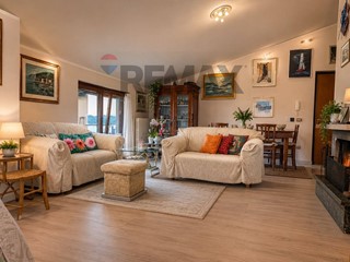 Appartamento in Vendita a Cosenza, 88'000&euro;, 129 m²