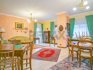 Appartamento in Vendita a Adrano, 185'000&euro;, 290 m²