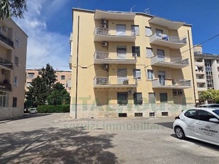Bilocale in Vendita a Caserta, 125'000&euro;, 70 m²