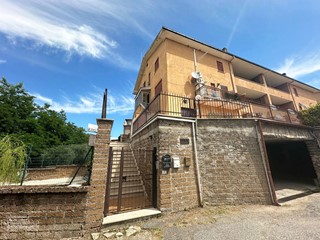 Appartamento in Vendita a Nepi, 129'000&euro;, 100 m², con Box