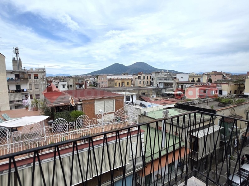 Trilocale in Vendita a Napoli, 129'000&euro;, 90 m²