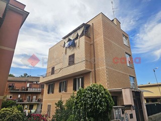 Bilocale in Vendita a Roma, 189'000&euro;, 70 m²