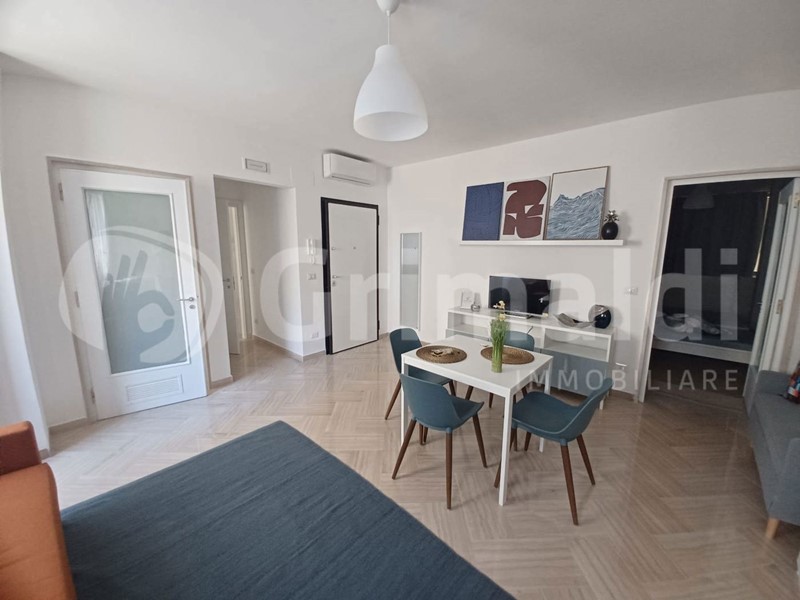 Monolocale in Affitto a Trani, 750&euro;, 50 m², arredato