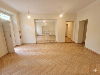 Appartamento in Vendita a Lucca, zona Centro storico, 695'000&euro;, 160 m²