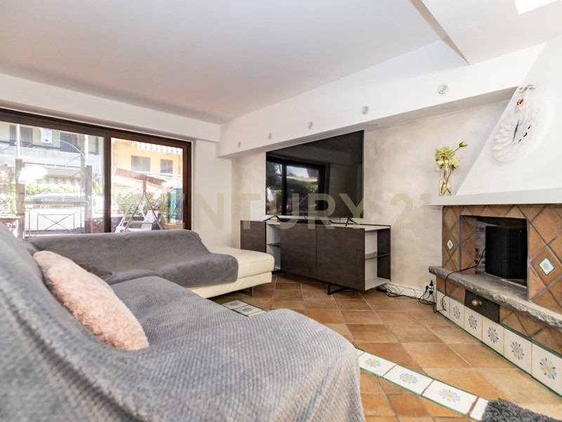 Quadrilocale in Affitto a Aci Catena, 950&euro;, 140 m², arredato