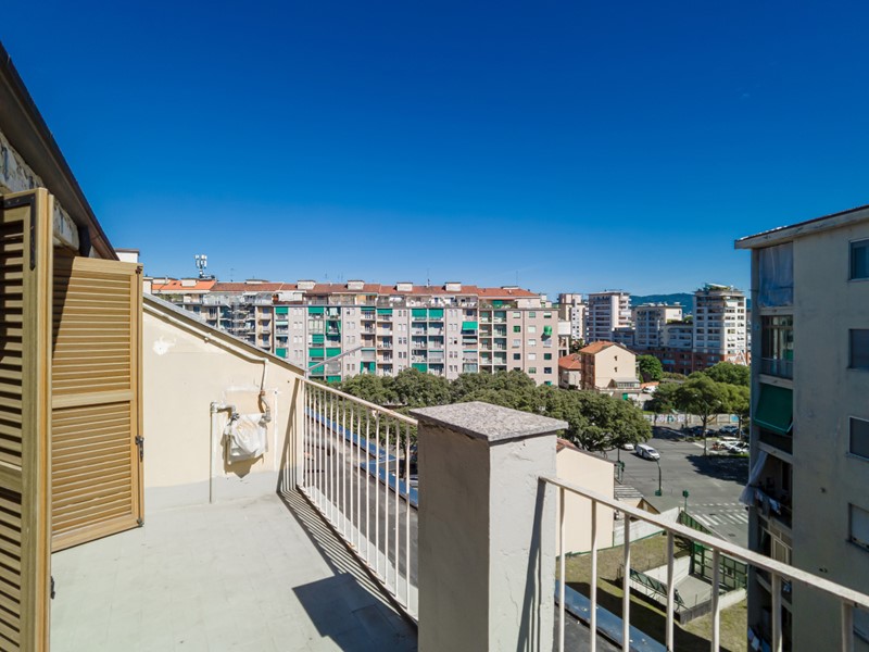 Appartamento in Vendita a Torino, 275'000&euro;, 158 m²