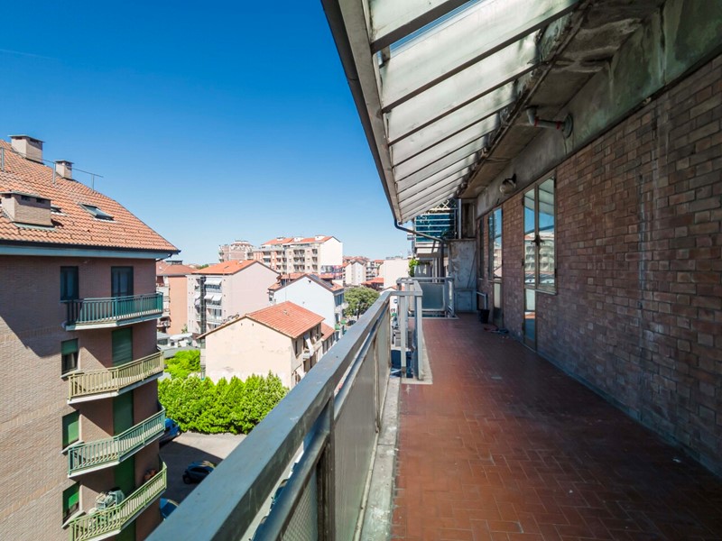Appartamento in Vendita a Torino, 216'000&euro;, 141 m²
