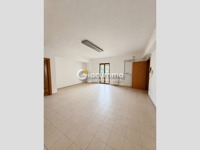 Appartamento in Affitto a Potenza, 700&euro;, 143 m²