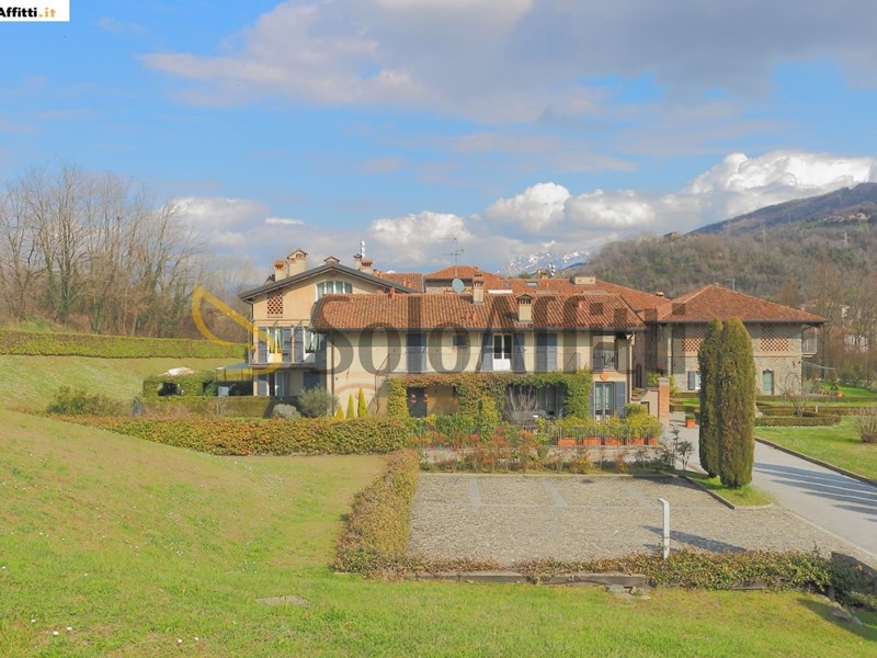 Trilocale in Affitto a Castello di Brianza, 1'250&euro;, 110 m², arredato, con Box
