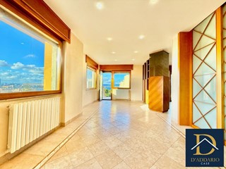 Appartamento in Vendita a Taranto, 350'000&euro;, 260 m²