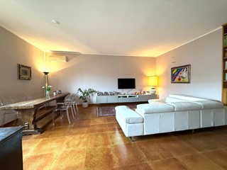 Appartamento in Vendita a Empoli, 459'000&euro;, 220 m², con Box