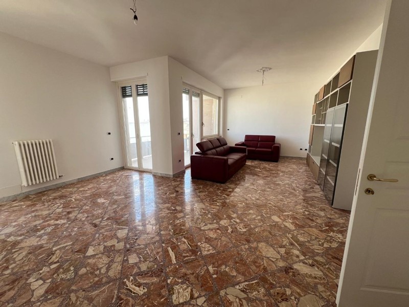 Appartamento in Vendita a Lecce, 545'000&euro;, 240 m², arredato, con Box
