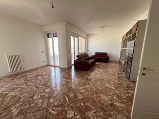 Appartamento in Vendita a Lecce, 545'000&euro;, 240 m², arredato, con Box