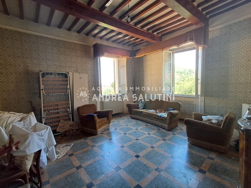 Appartamento in Vendita a Buti, 120'000&euro;, 195 m²