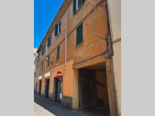 Appartamento in Vendita a Valenza, 30'000&euro;, 110 m²