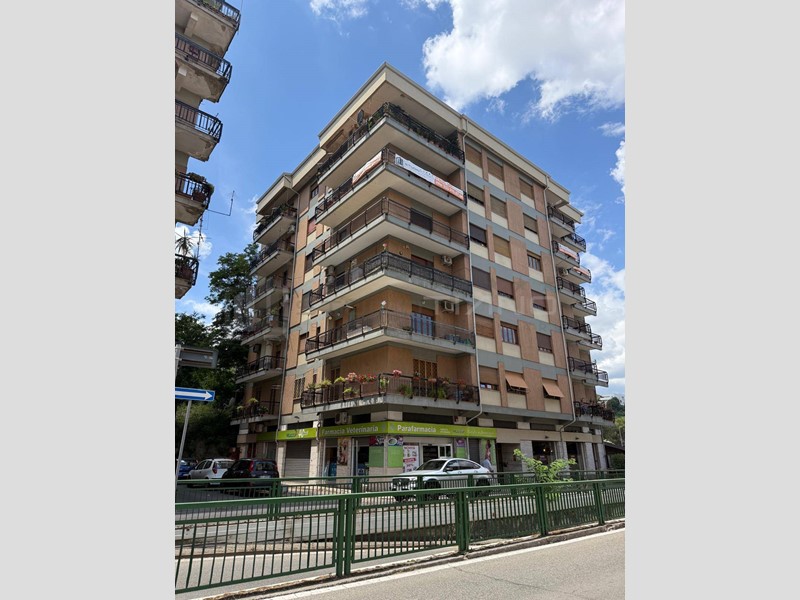 Appartamento in Vendita a Cosenza, 275'000&euro;, 253 m²