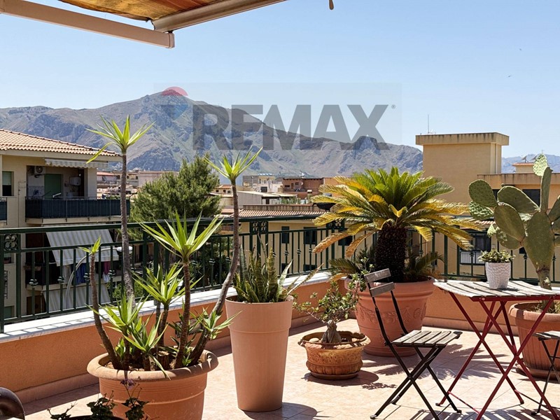 Attico in Vendita a Ficarazzi, 225'000&euro;, 140 m²