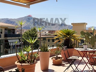 Attico in Vendita a Ficarazzi, 225'000&euro;, 140 m²
