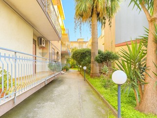 Appartamento in Vendita a Riposto, 85'000&euro;, 110 m²