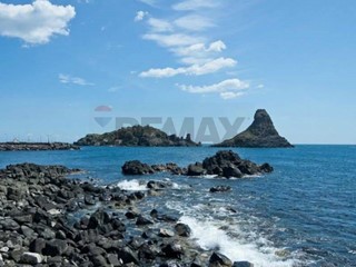 Appartamento in Vendita a Aci Castello, 140'000&euro;, 110 m²