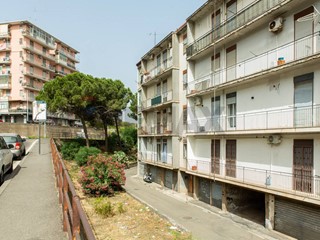 Appartamento in Vendita a Catania, 89'000&euro;, 110 m²