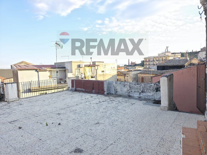 Appartamento in Vendita a Paternò, 25'000&euro;, 150 m²