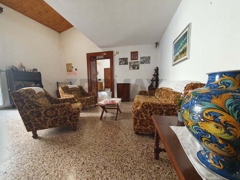 Trilocale in Vendita a Caltagirone, 28'000&euro;, 105 m²