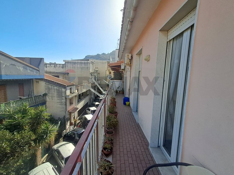 Appartamento in Vendita a Sant'Alessio Siculo, 145'000&euro;, 122 m²