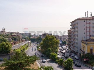 Appartamento in Vendita a Catania, 255'000&euro;, 200 m²