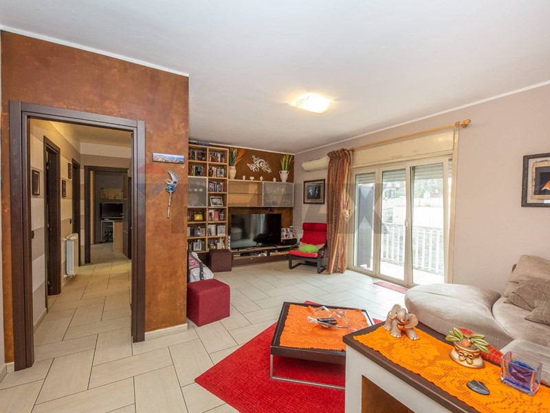 Trilocale in Vendita a Catania, 140'000&euro;, 107 m²