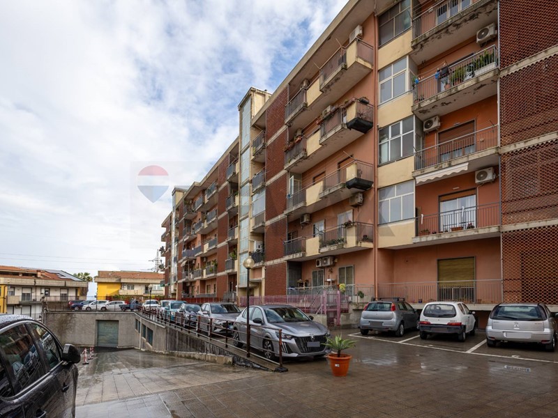 Appartamento in Vendita a Catania, 215'000&euro;, 195 m²