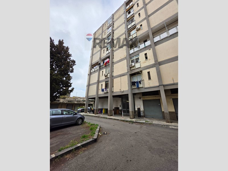Bilocale in Vendita a Catania, 47'000&euro;, 65 m²
