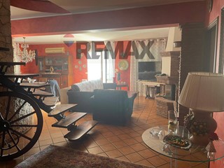 Appartamento in Vendita a Giardini Naxos, 250'000&euro;, 200 m²