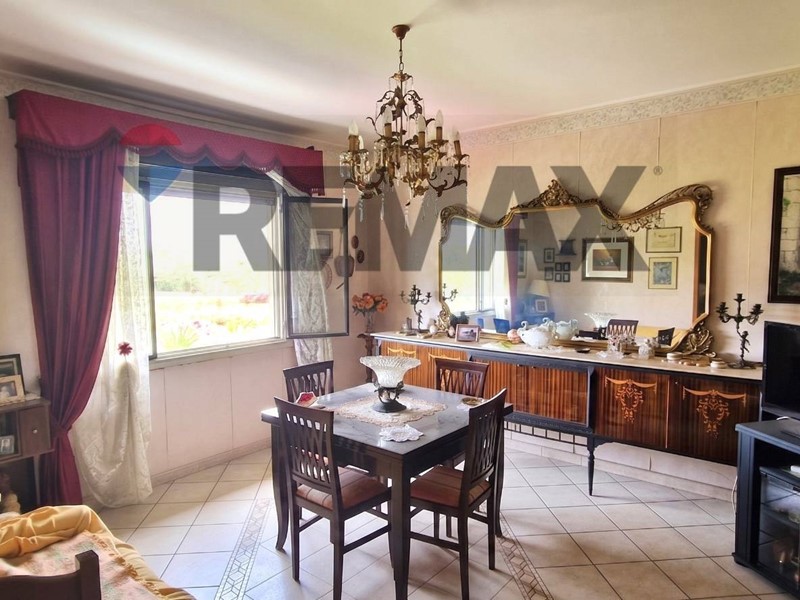 Appartamento in Vendita a Catania, 127'000&euro;, 130 m²